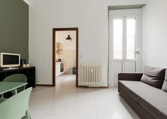 Guesthost - Morazzone Bright And Cozy Design Flat