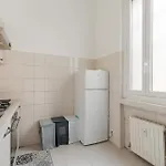 Guesthost - Morazzone Bright And Cozy Design Flat Milano