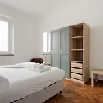 Lägenhet Guesthost - Morazzone Bright And Cozy Design Flat