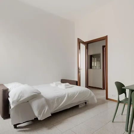 Apartment Guesthost - Morazzone Bright And Cozy Design Flat Mailand