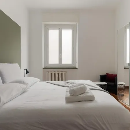 Apartment Guesthost - Morazzone Bright And Cozy Design Flat