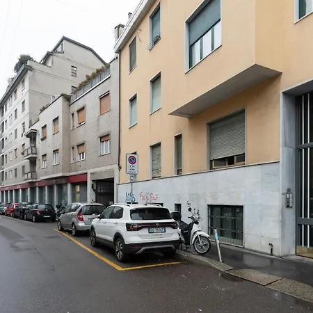 Guesthost - Morazzone Bright And Cozy Design Flat Apartment *