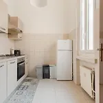 Guesthost - Morazzone Bright And Cozy Design Flat Milan