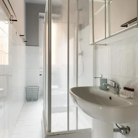 Apartamento Guesthost - Morazzone Bright And Cozy Design Flat