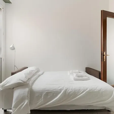 Guesthost - Morazzone Bright And Cozy Design Flat *